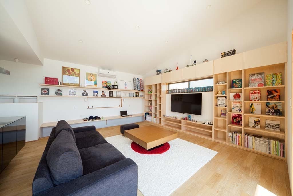 造作棚を設置したリビング