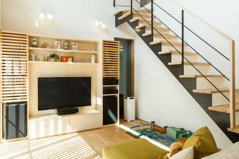 造作家具と鉄骨階段